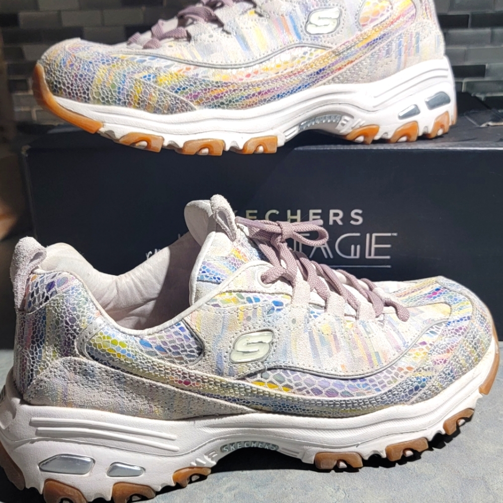 Skechers size 8